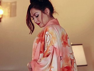 Magnificent Cassie Laine menyentuh chest dan pinggul beliau